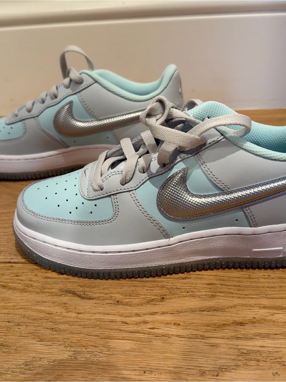 Nike Kids Mint Blue & Silver Low-Top Sneakers